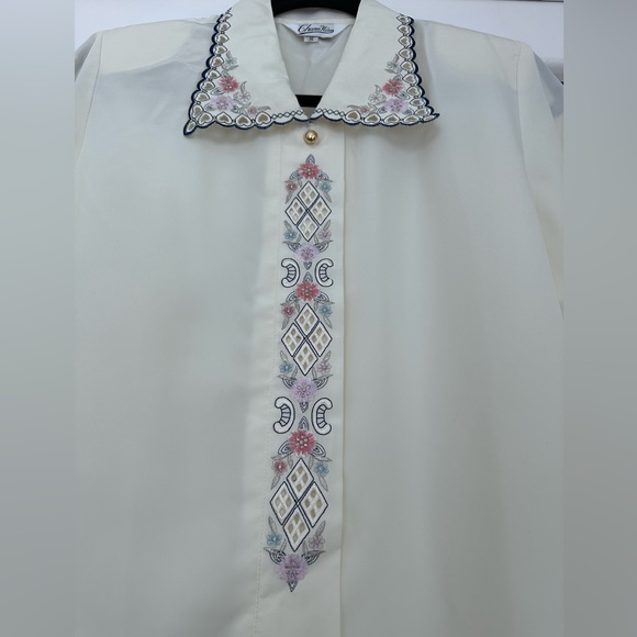 Vintage Romantic Embroidered Blouse - Picture 3 of 5